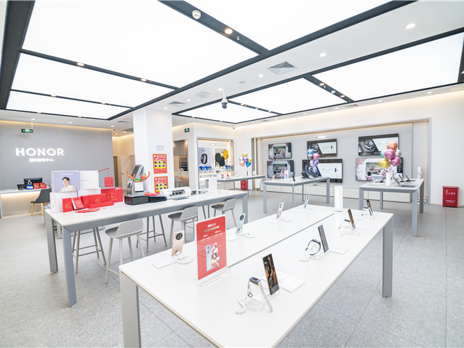 華業(yè)萬(wàn)達(dá)榮耀授權(quán)體驗(yàn)店